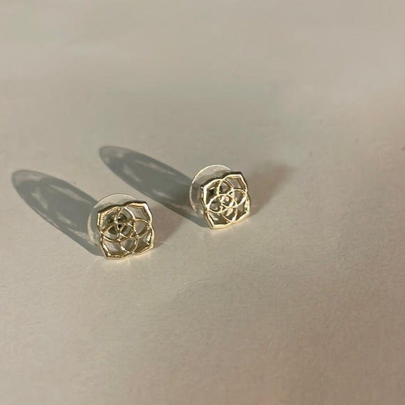 Kendra Scott Jewelry - Gold emblem studs